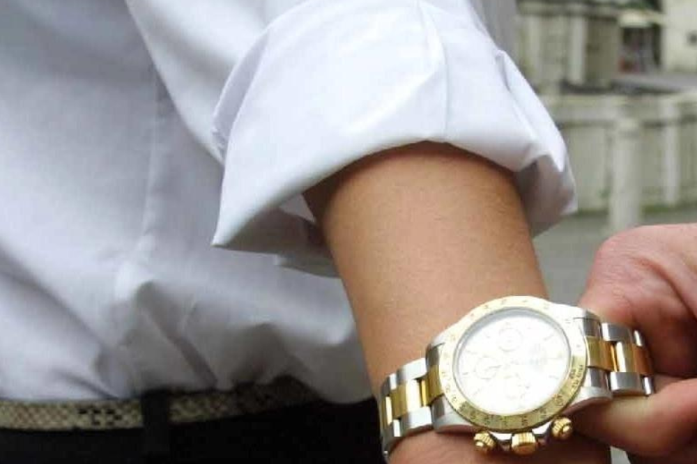 Rapinato in strada a Prato per l'orologio di valore