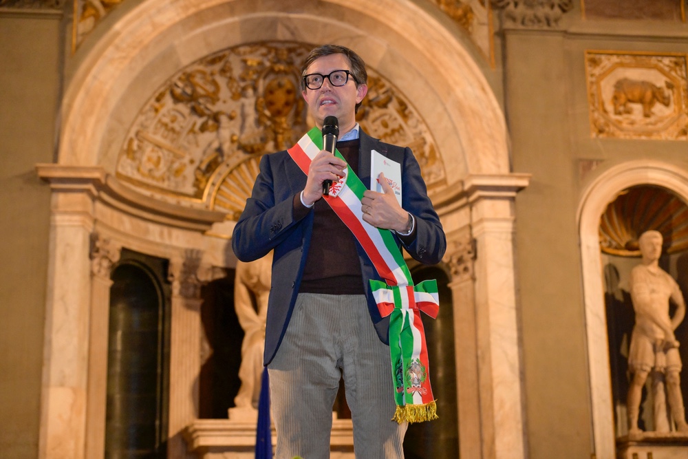 Nardella lascia e scrive: “Firenze ti amo come me stesso”