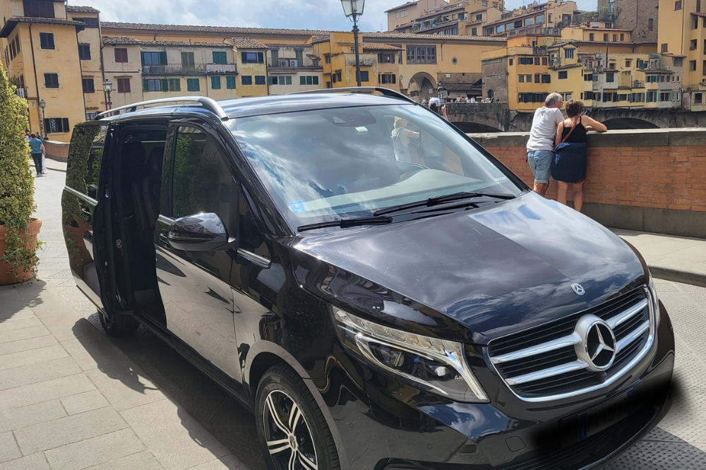 Ncc, esposto contro taxi a Firenze