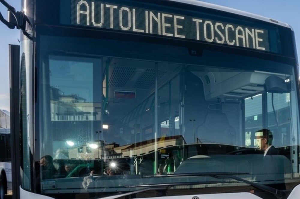 Volantini e proteste contro Autolinee Toscane: la rabbia dei pendolari fiorentini