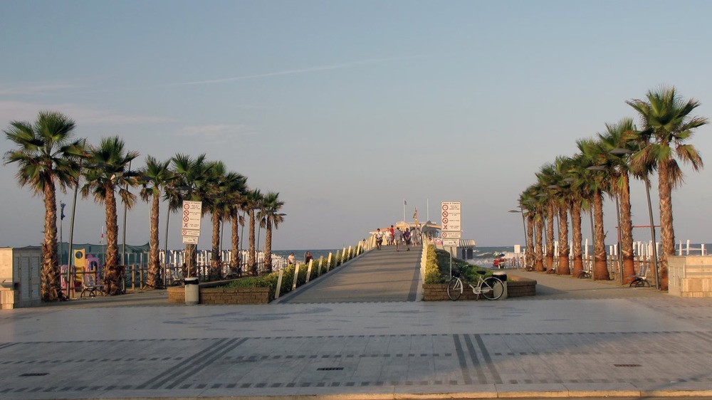 In Versilia fiorentino 21enne aggredito da una decina di giovani