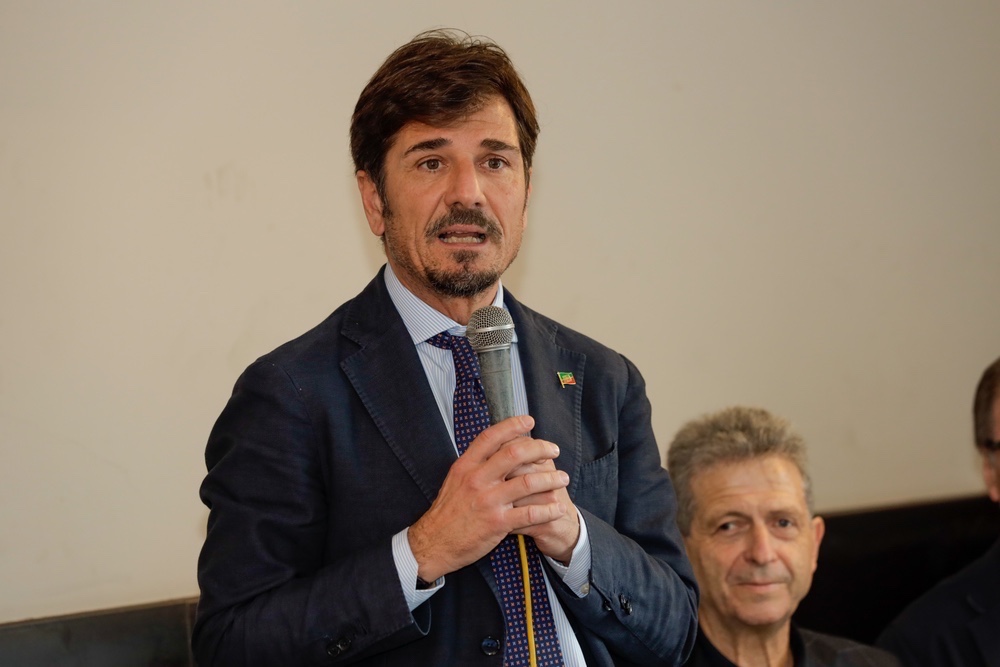Raccolta firme di Forza Italia contro il pedaggio sulla superstrada Fi-Pi-Li