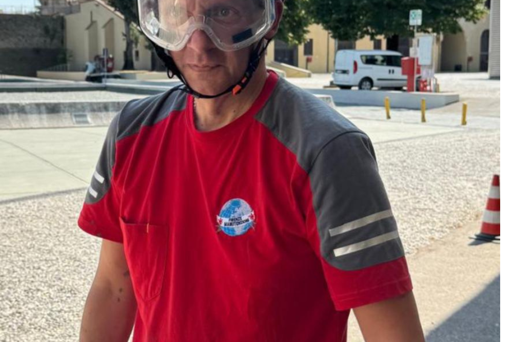 Franato pozzetto stradale in via Pratese