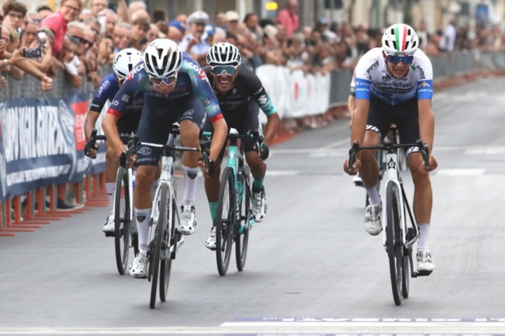 Ciclismo: Firenze-Viareggio, vince Sergio Meris