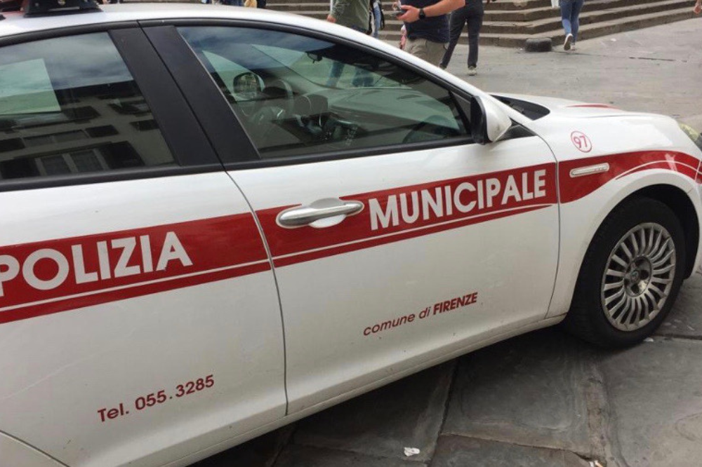 Campi Bisenzio, macchia di gasolio per strada 