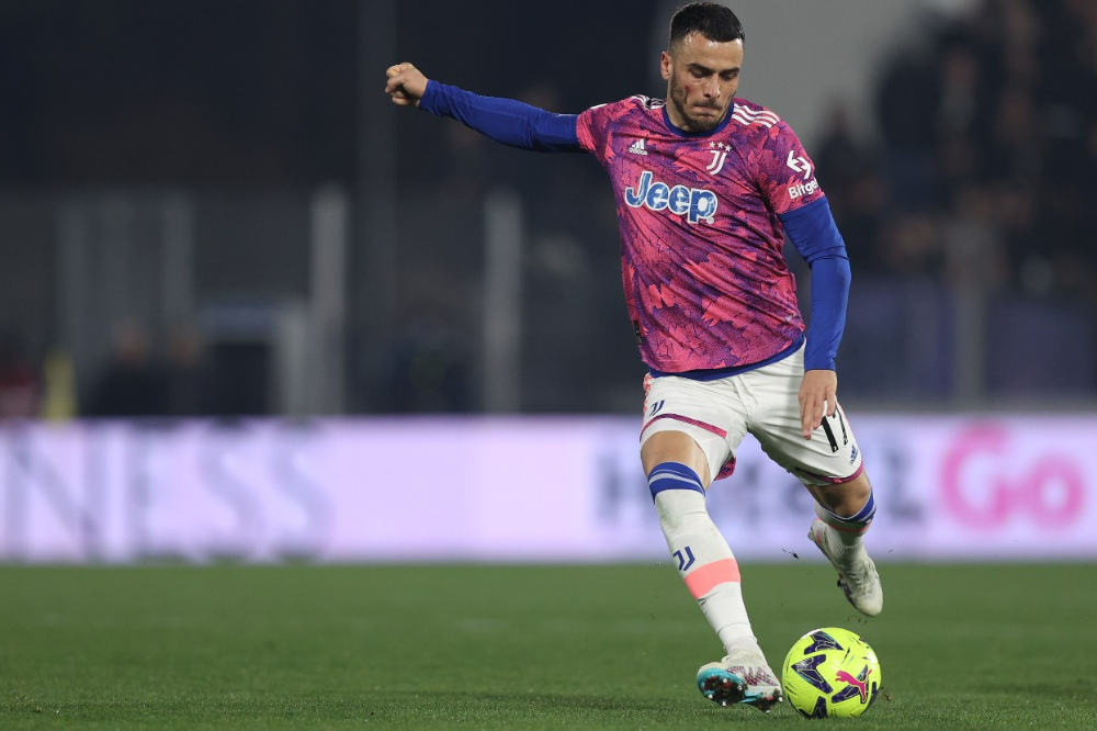 Kostic si avvicina alla Fiorentina, e la Juventus accelera per Nico González: ultime mosse di mercato