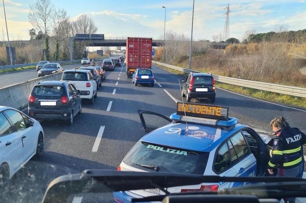 Incidente stradale sulla Fi.Pi.Li, traffico bloccato in direzione mare