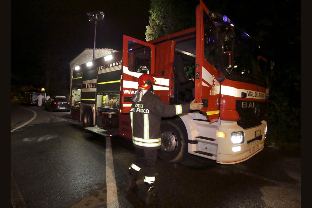 Incendio attrezzi agricoli e rotoballe a Borgo San Lorenzo
