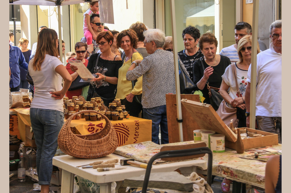 A Lastra a Signa tornano i banchi del mercatino dell'antiquariato