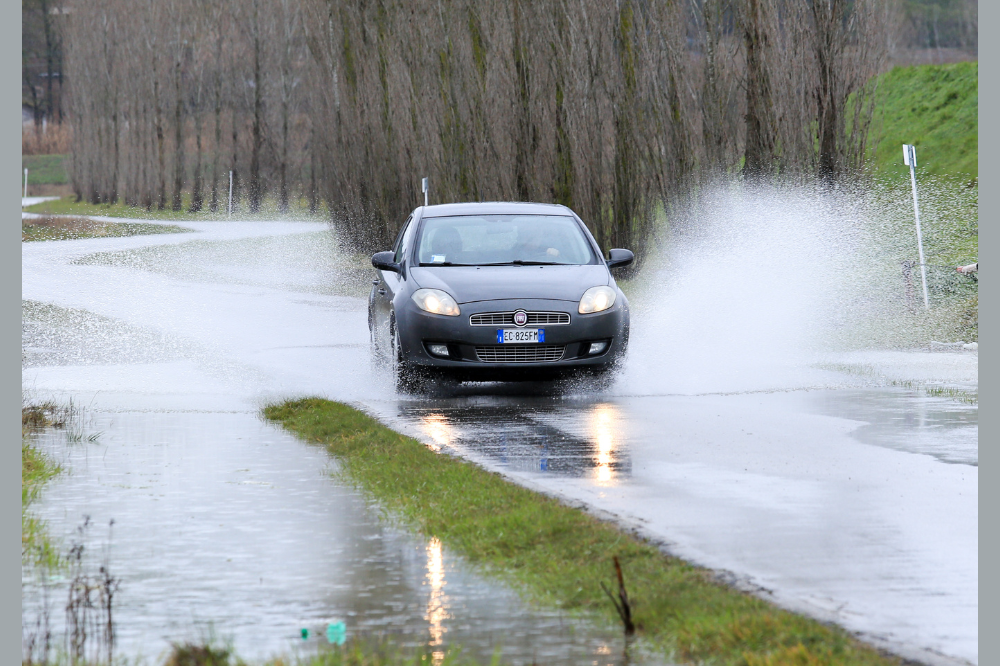 Fiesole, temporale fa allagare la strada verso Pian di Mugnone