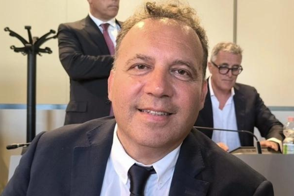 Mossuto (Lega): “Intervenire su marciapiede di Via del Campo D'Arrigo coprendo buca e rimuovendo transenne di ostacolo per disabili e madri con passeggino“ 