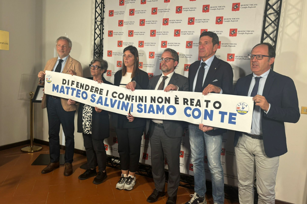 Flash-mob dei Consiglieri regionali della Lega per esprimere pieno sostegno a Matteo Salvini per il caso Open Arms