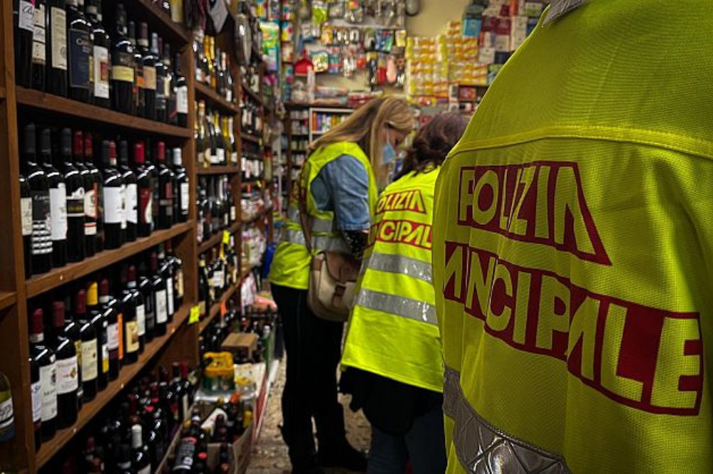 Comune di Firenze: “L'ordinanza sui minimarket funziona”