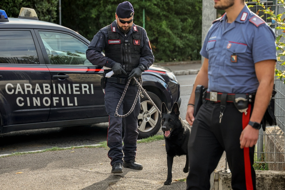 Ruba cosmetici per 1000 euro in un supermercato di Firenze, arrestato