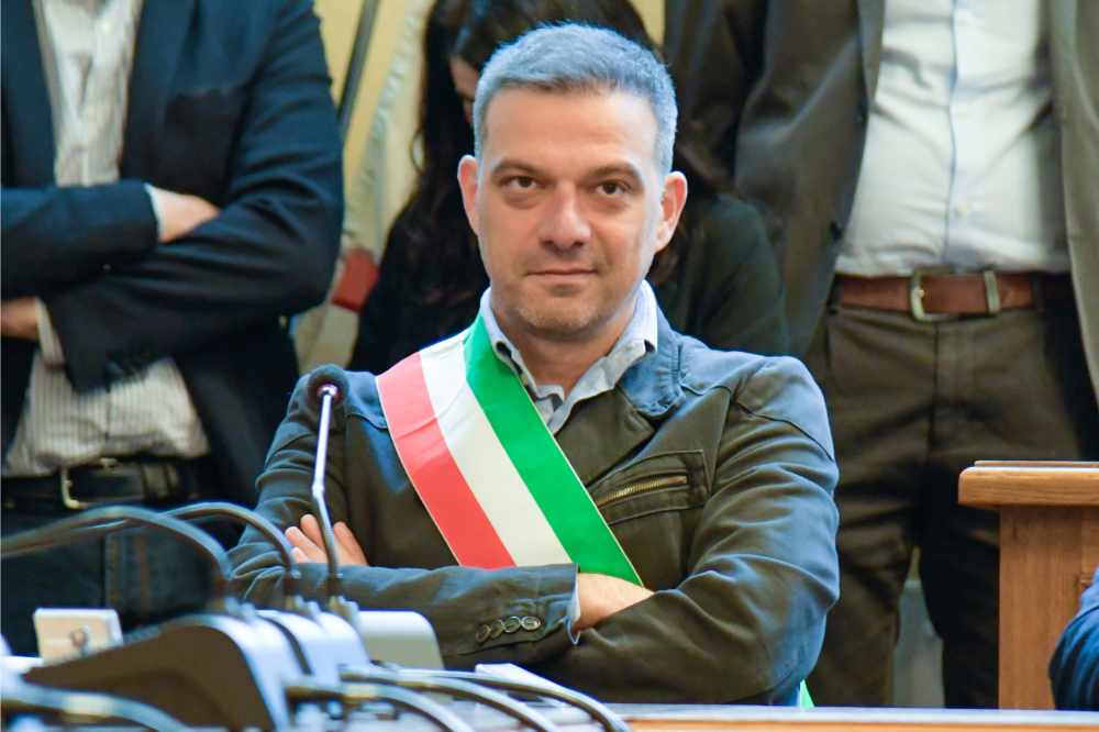 [AGGIORNATA] Il sindaco di Londa è uscito dalla filiale in cui si era barricato
