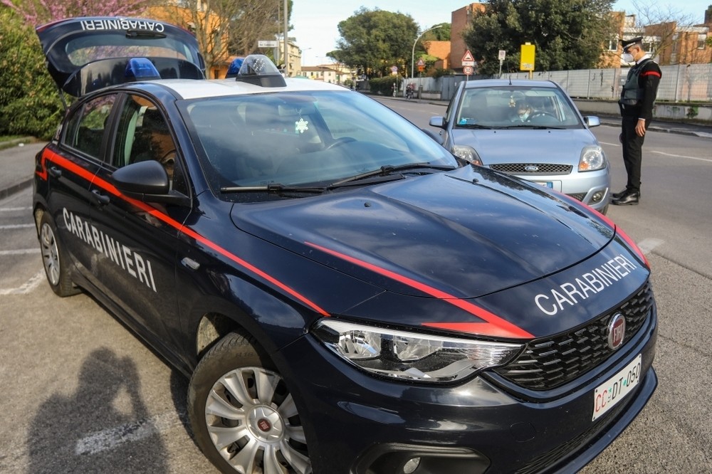 Chiazze di sangue, sporcizia e aggressioni: continua il degrado nel quartiere di San Jacopino 