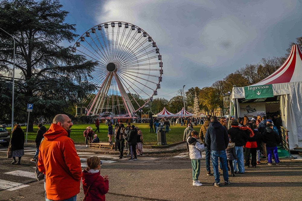 Ruota panoramica a Natale, online l'avviso per piazza V. Veneto