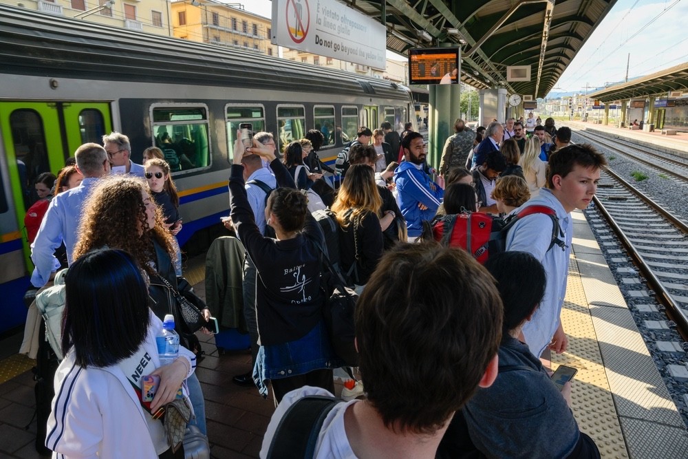 Treni, mattinata di ritardi e cancellazioni sulla tratta Firenze-Viareggio