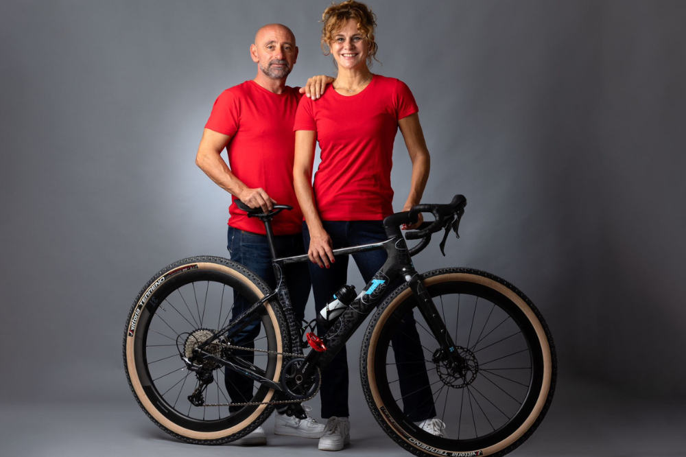 Il pedale rosso dell’olimpionico Paolo Bettini e dell’attrice Marianella Bargilli
