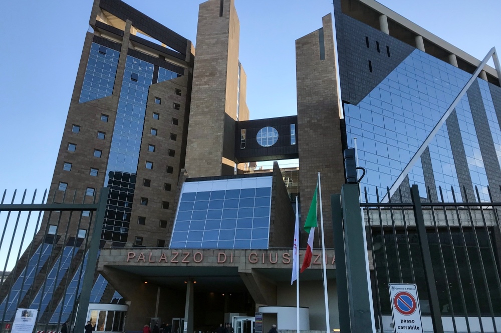 A processo i fratelli che uccisero un commerciante a Firenze