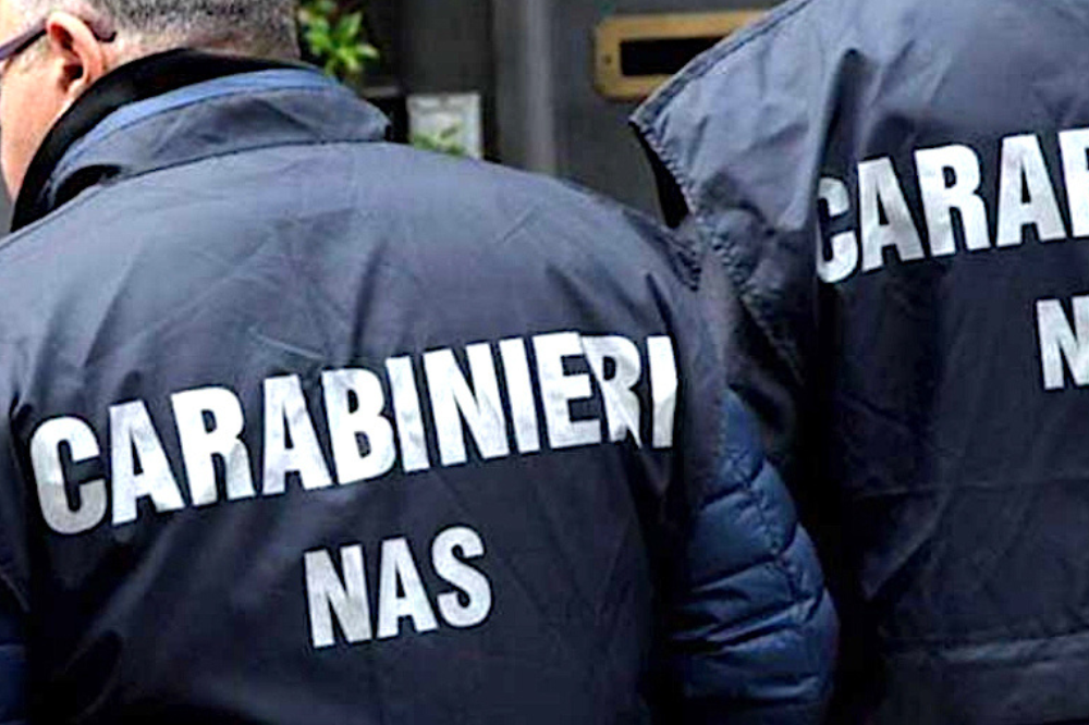 Prato, i Nas sequestrano 20 chili di merce tra alimenti, cosmetici e confezioni