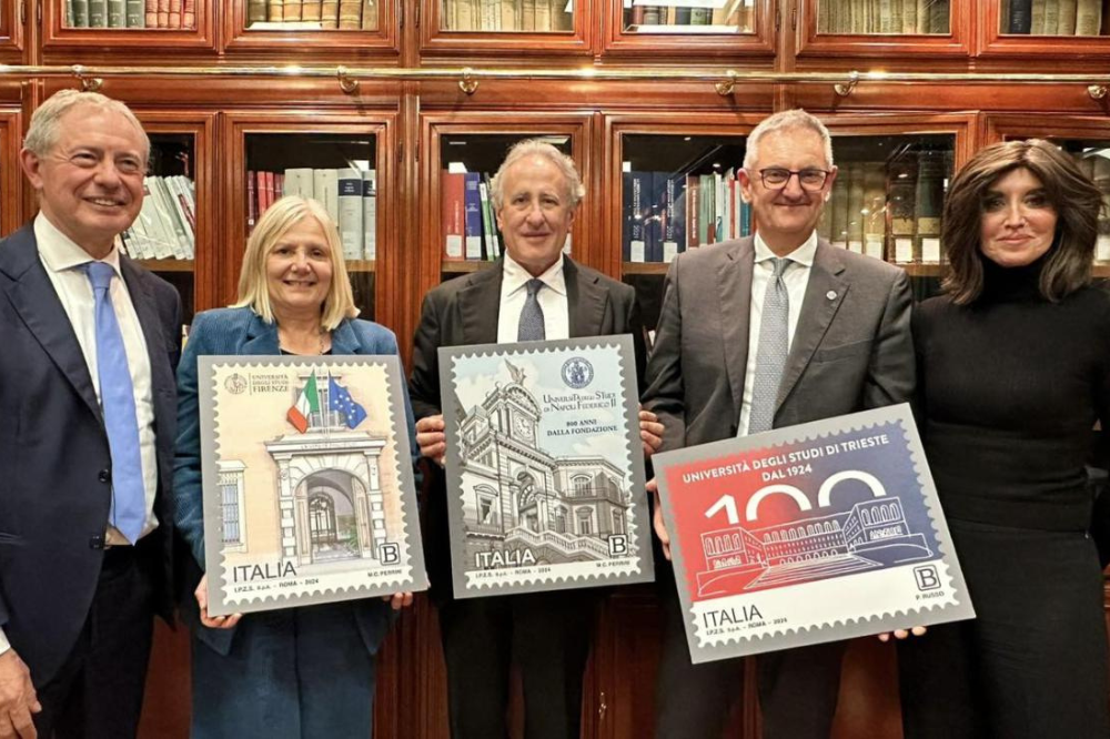 I primi cento anni dell’Università di Firenze celebrati con un francobollo commemorativo