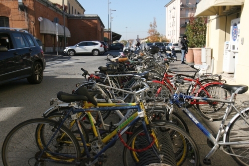 Pulizia delle rastrelliere: possibile multa di 40 euro per chi non toglie la bicicletta 