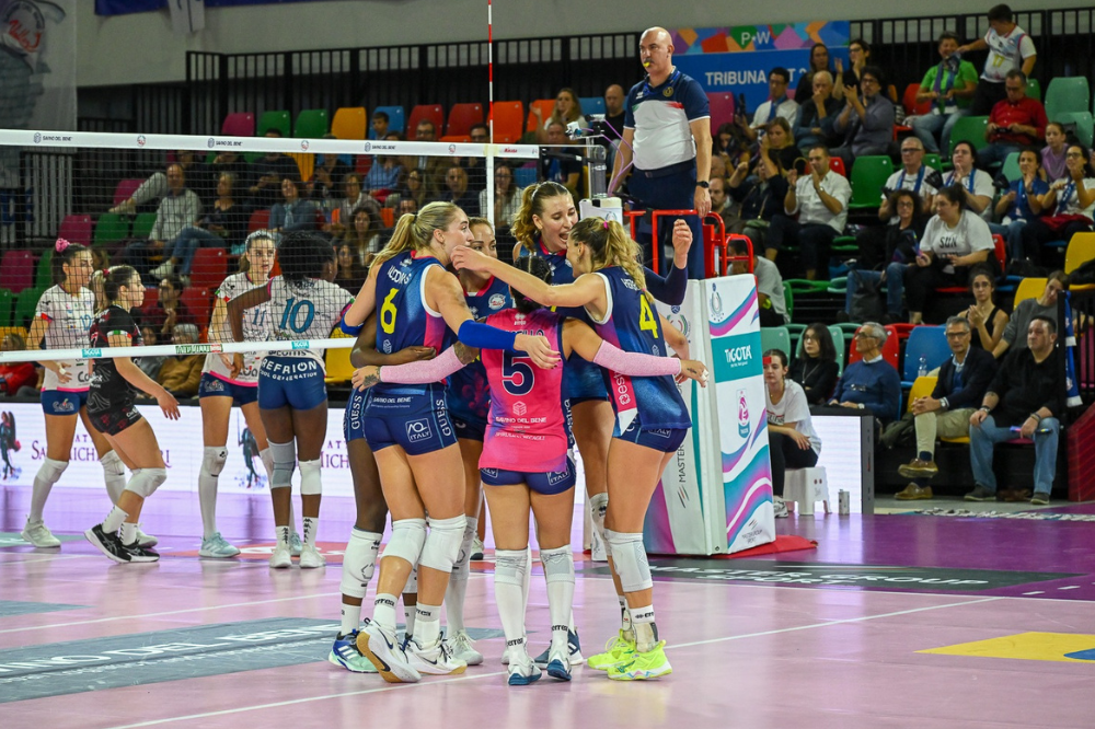 Savino Del Bene Volley: a Palazzo Wanny è spettacolo e le ragazze di Gaspari battono 3-1 la Reale Mutua Fenera Chieri