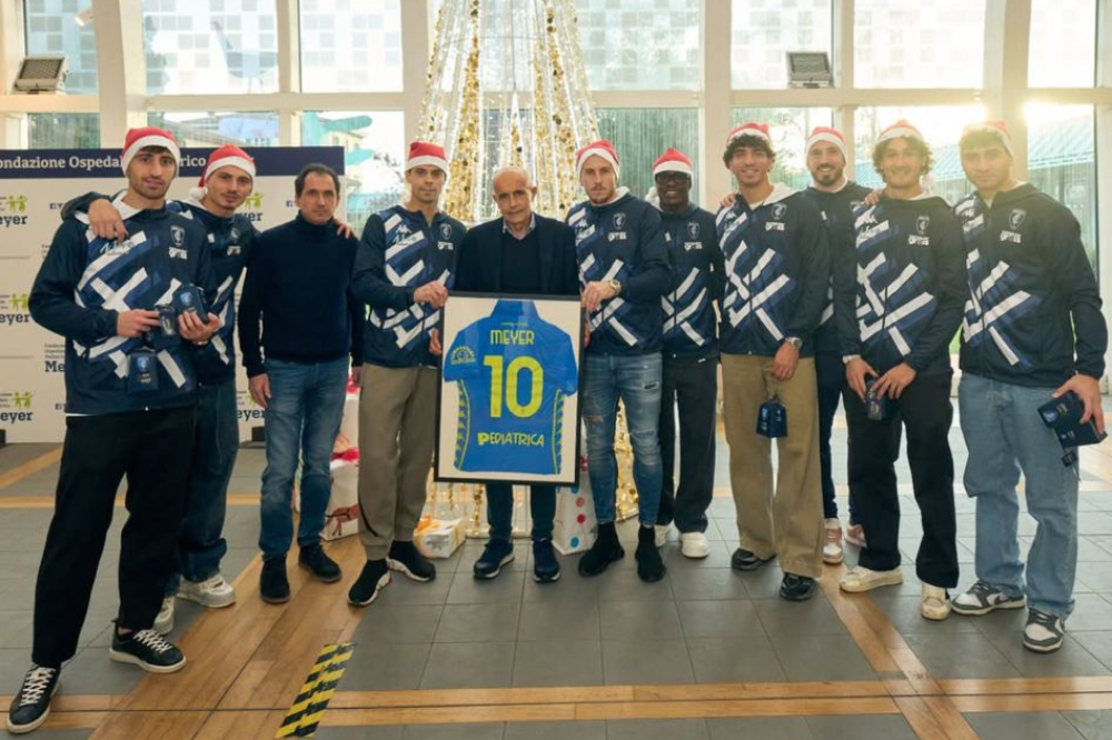 Anche al Meyer il Natale si colora di azzurro
