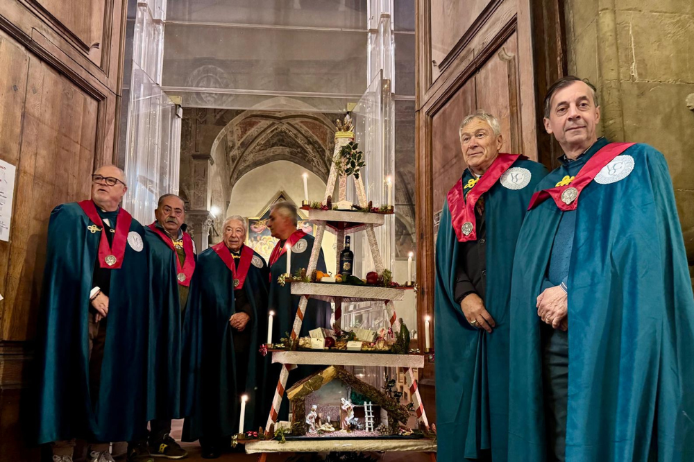 La Venerabile Compagnia dei Quochi ha riacceso il Ceppo tradizionale di Firenze