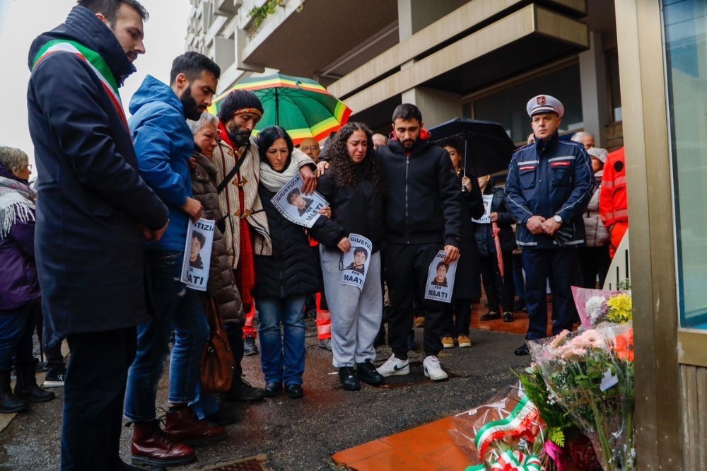Omicidio di Maati Moubakir, due giovani si picchiano al funerale