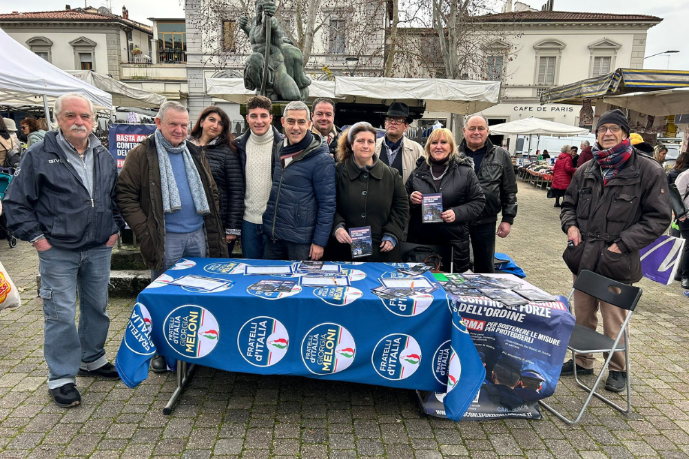 Oltre 400 le firme raccolte da Fratelli d'Italia a sostegno delle forze dell'ordine