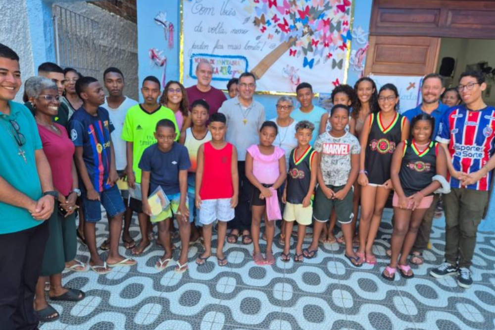 Mons. Gambelli in visita alla missione fiorentina a Salvador Bahia