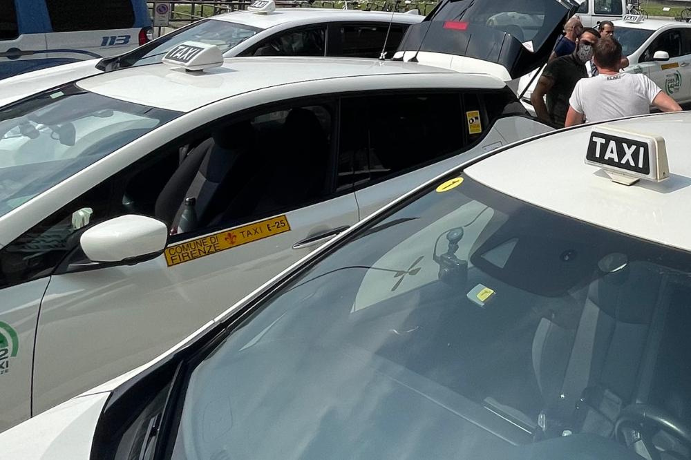 Taxi, rilasciate 12 nuove licenze temporanee estive