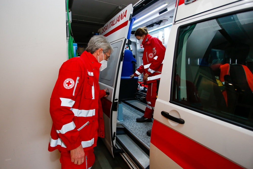 Grave incidente a Firenze, scooter travolge una persona