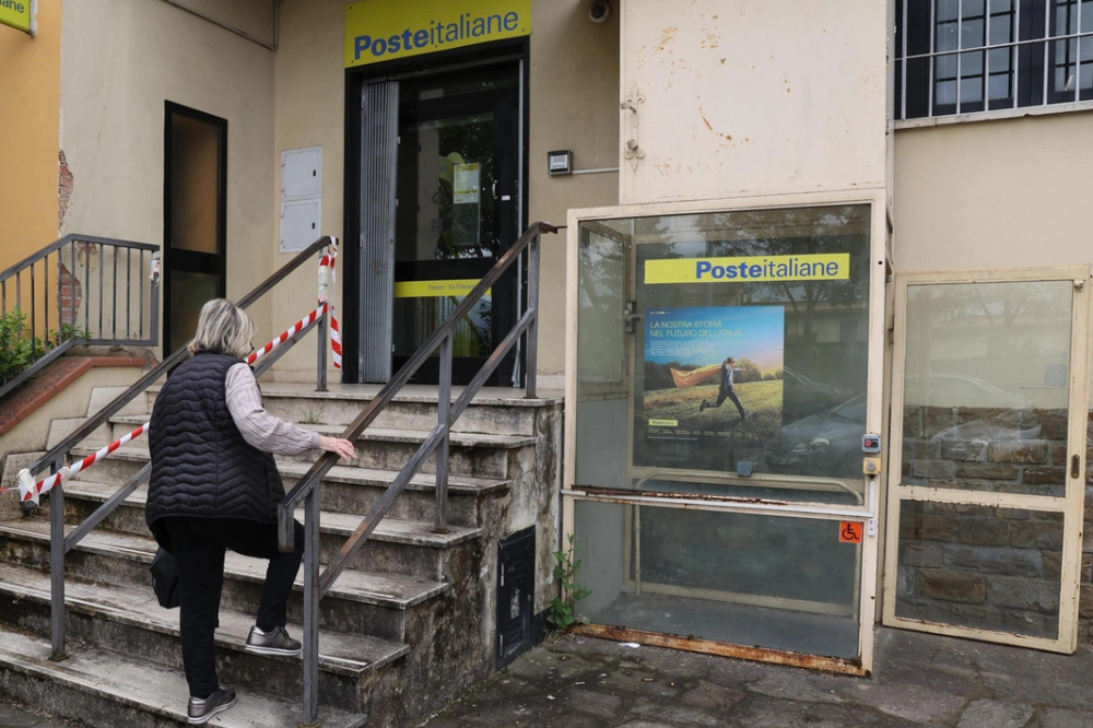 Disagi per l’accesso all’ufficio postale di via Pistoiese