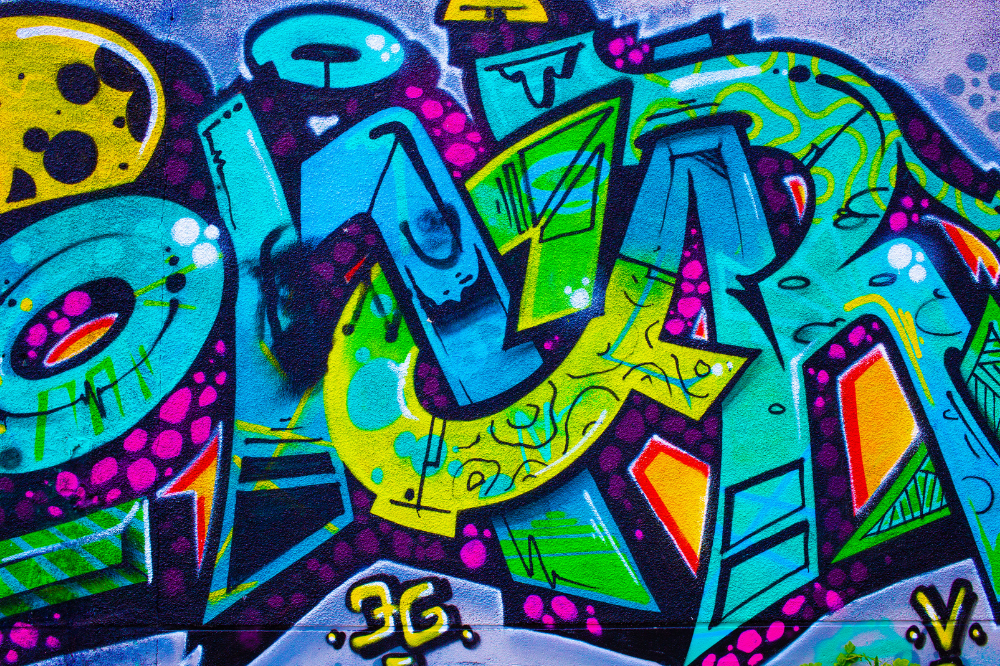 A Firenze si moltiplicano graffiti e scritte sui muri