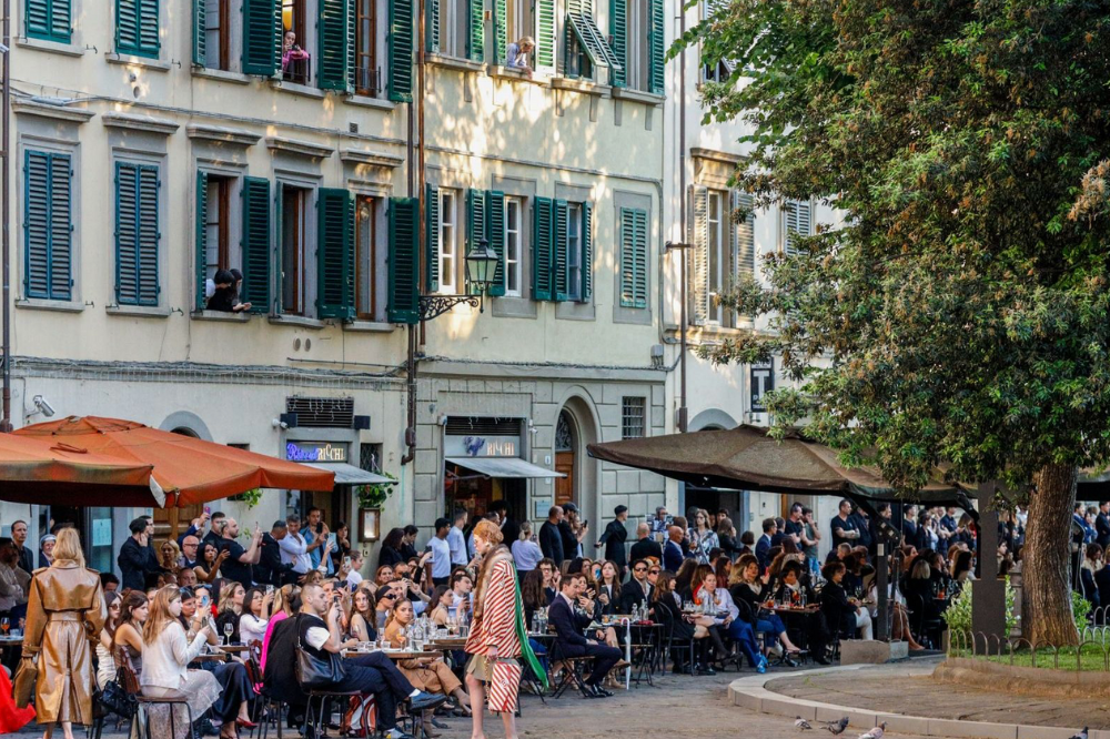 Gucci sfila in piazza Santo Spirito, ma tra i residenti esplode la polemica