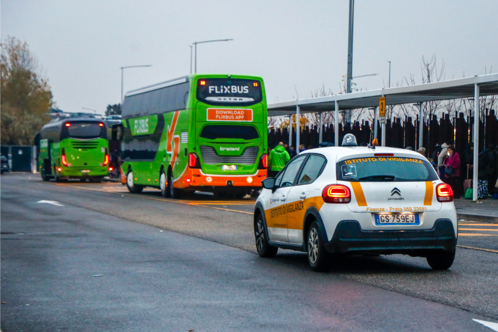 Scandicci, tenta di rubare le biciclette da un camper nel parcheggio di Villa Costanza