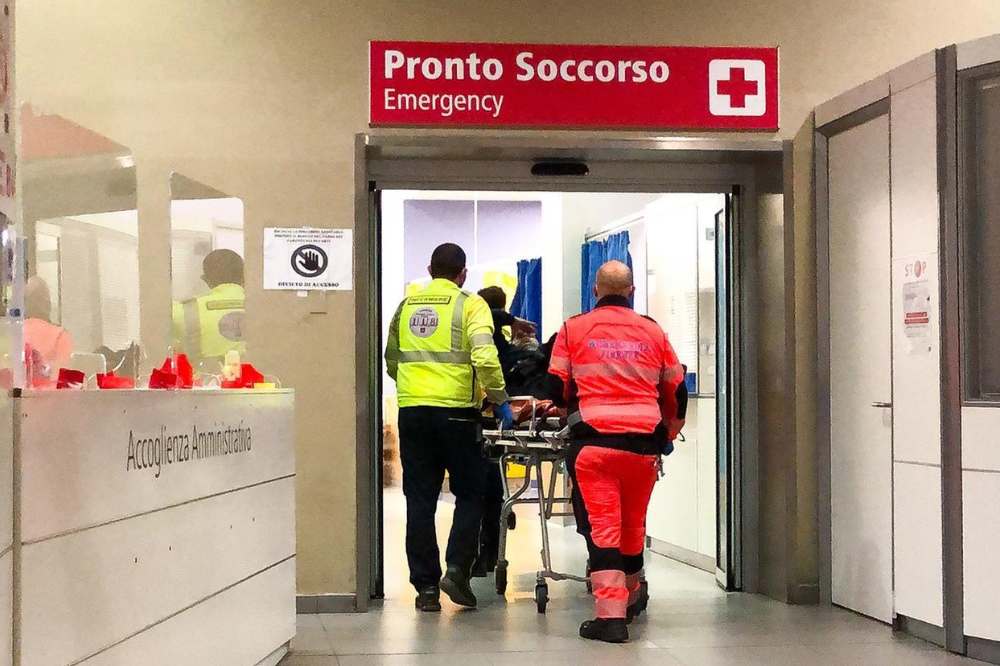 Sferra un pugno ad un'infermiera, turista americana denunciata 