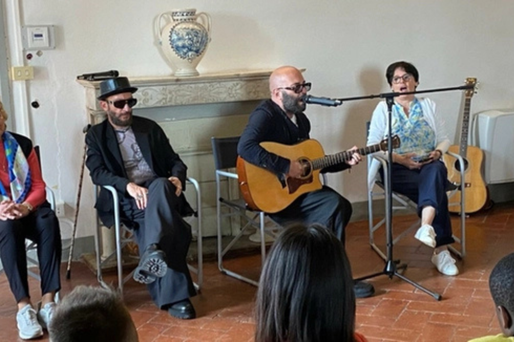 Firenze, i Negramaro in visita al centro di Progetto Villa Lorenzi che si occupa di disagio per minori