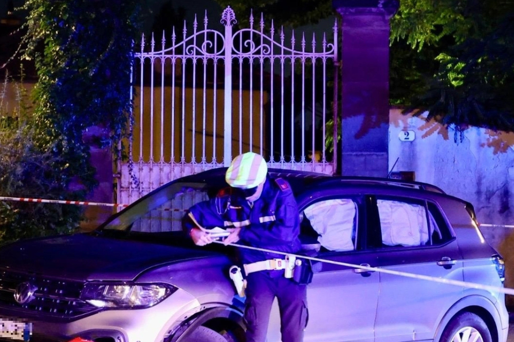 Scontro contro un’auto, perde la vita un motociclista