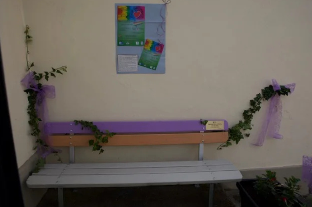 All’ospedale Serristori donata la “Panchina della Gentilezza”