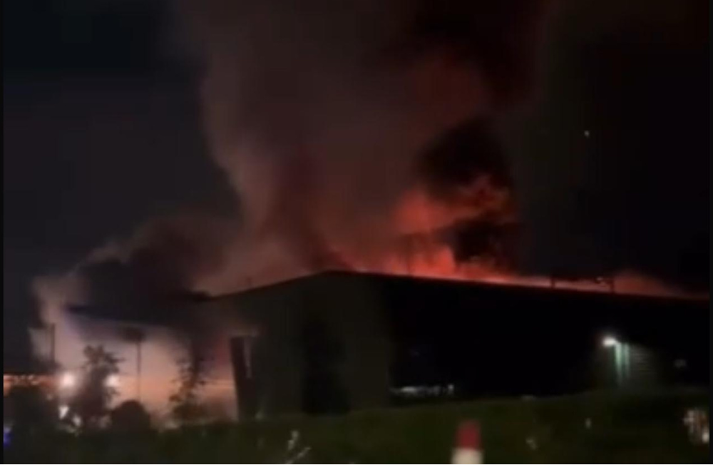 Incendio al Viola Park: prende fuoco il padiglione giovani  