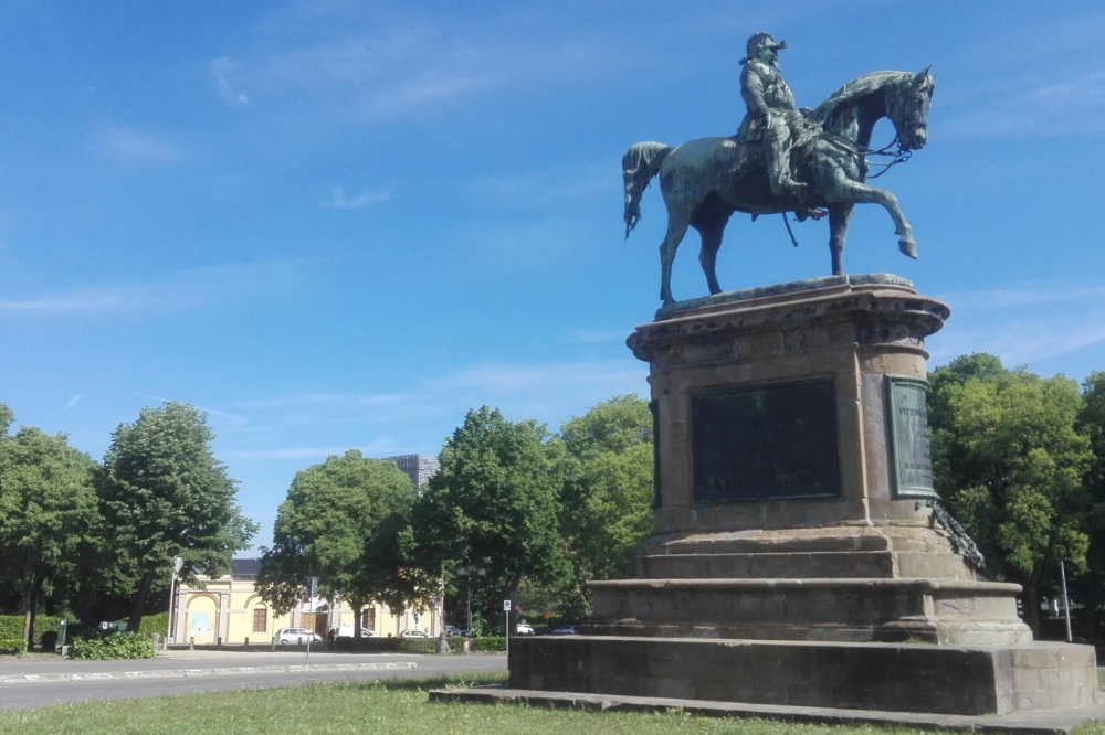 Via i bus turistici dal lungarno Pecori Giraldi