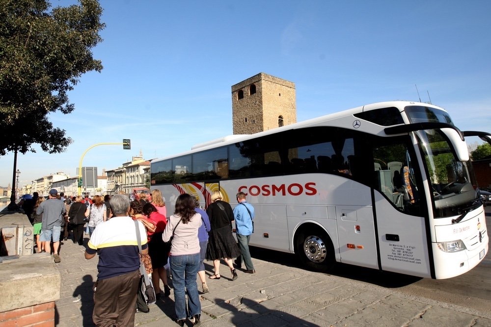 Bus turistici, la decisione di spostare l’area di sosta non piace alle guide turistiche