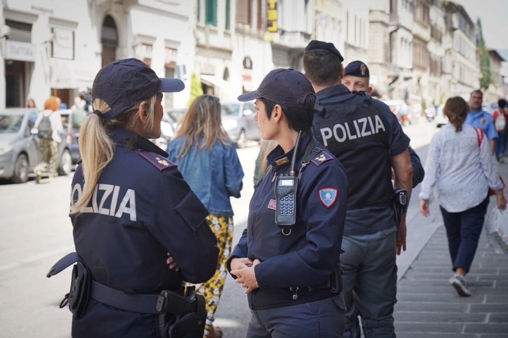 Scandicci, stordita e aggredita, una diciottenne denuncia 