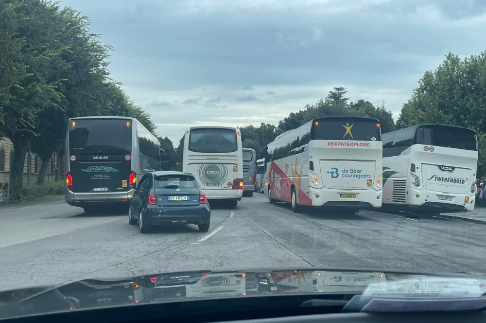 Spostamento dei bus turistici, botta e risposta maggioranza-opposizione