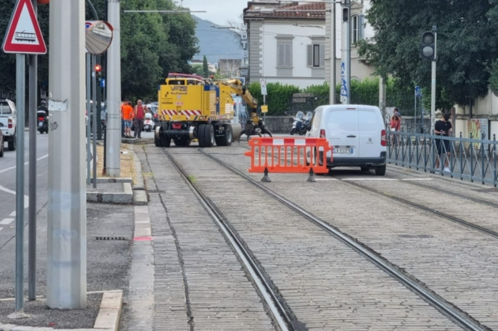 Lavori binari tramvia T1, Gest: “Più bus e personale”
