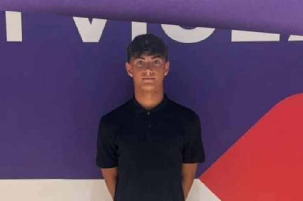 Francesco Forza firma il primo contratto da professionista con la Fiorentina